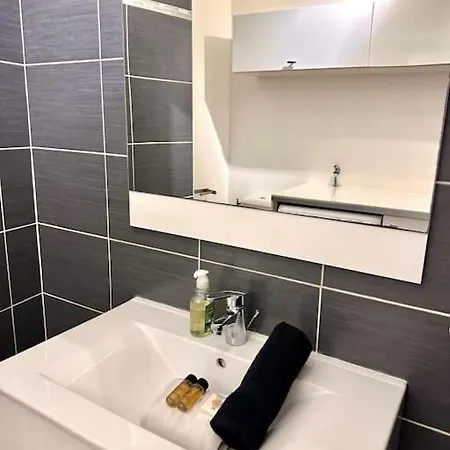 Michelet - T2 Avec Balcon Et Cuisine Equipee Appartement Nice