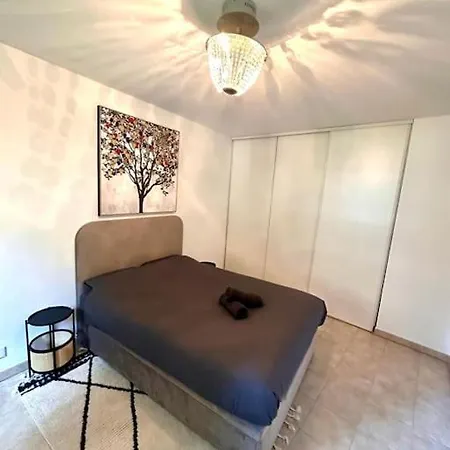 Michelet - T2 Avec Balcon Et Cuisine Equipee * Nicea